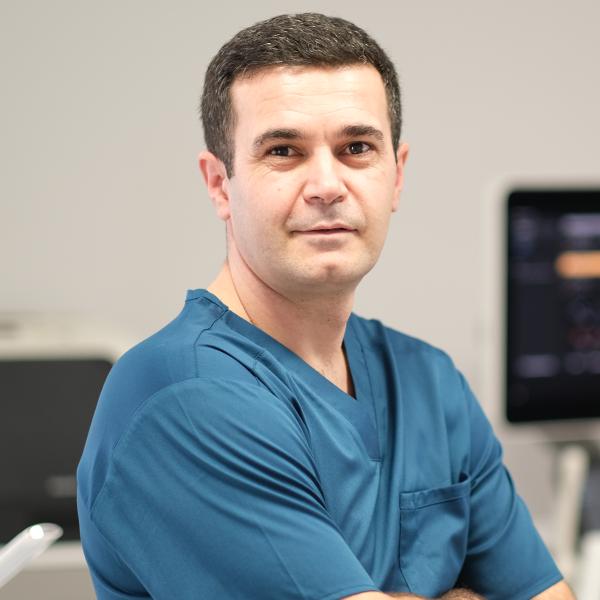 Dr. Răzvan